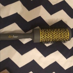 Drybar Full pint medium round brush